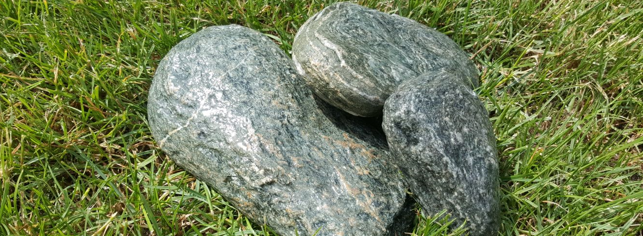Zelené mramorové oblázky - Stone Idea - Kamenné dlažby a obklady, dekorace z přírodního kamene